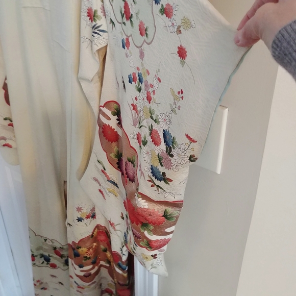 SOLD Vintage Traditional Silk Kimono - Picture 2 of 8
